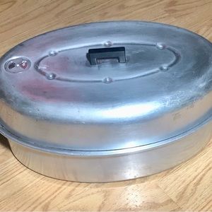 Vintage WEAR-EVER Aluminum oval Roaster with lid